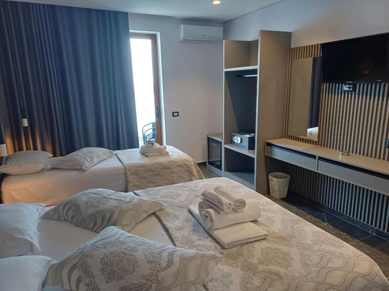 Blue Bay Hotel Саранда Экстерьер фото
