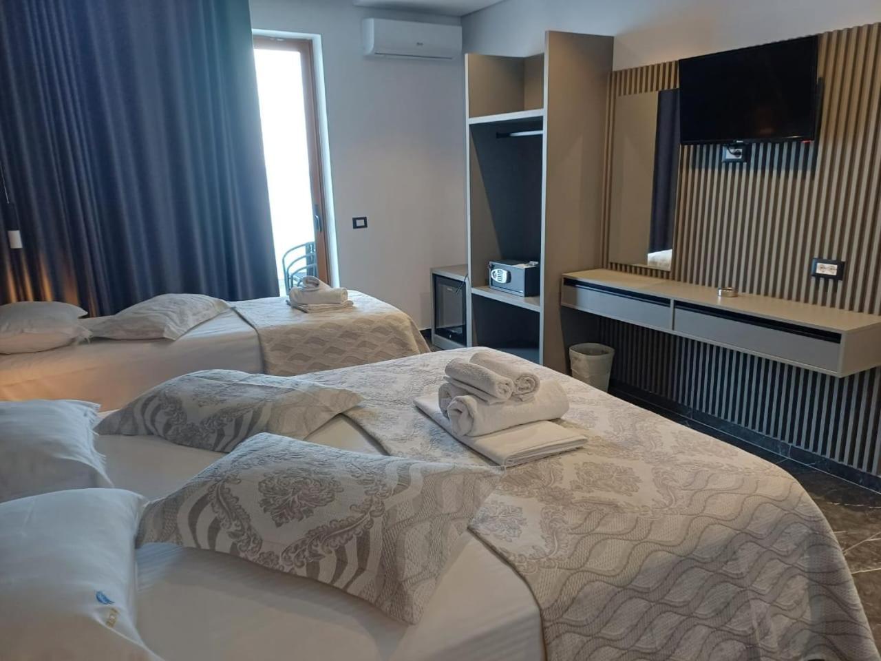 Blue Bay Hotel Саранда Экстерьер фото